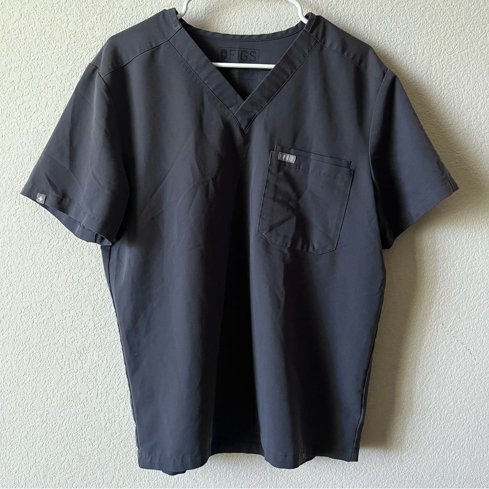 Figs Men's Technical Collection Gray V-Neck Scrubs Shirt M
